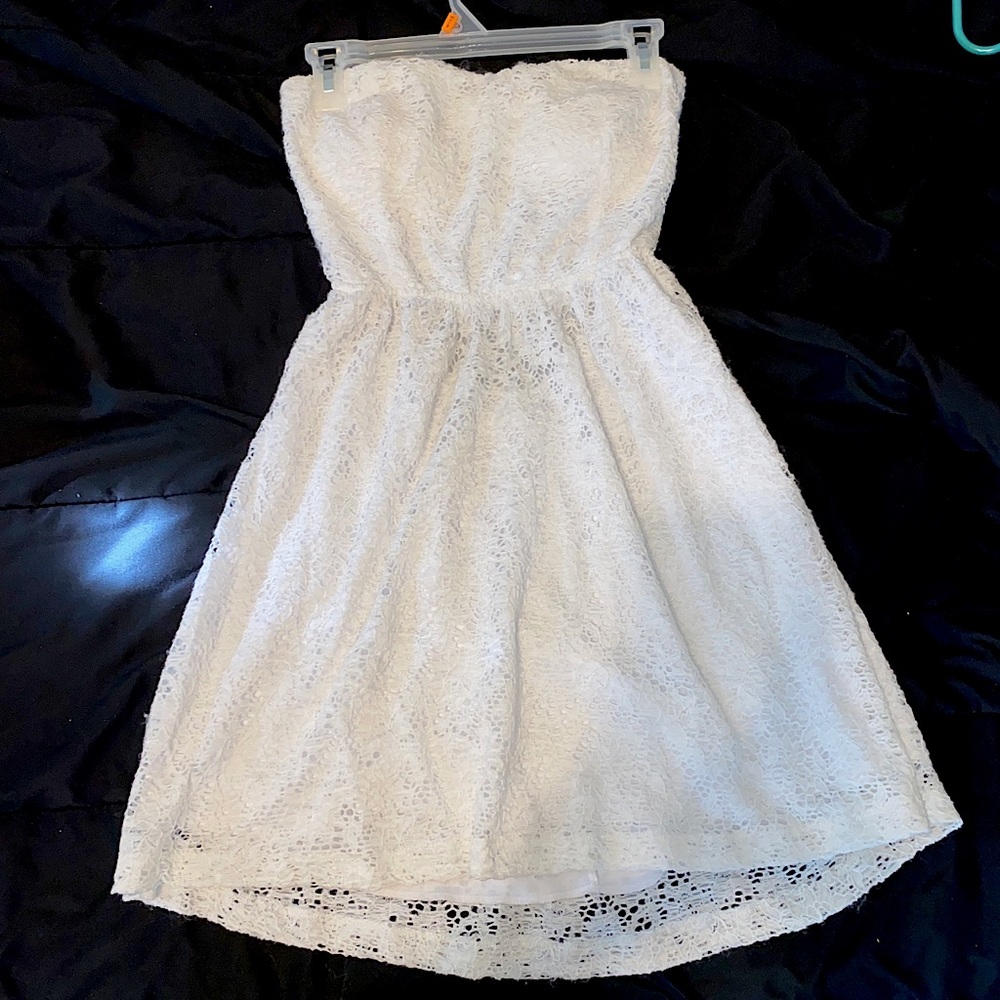 White lace strapless dress